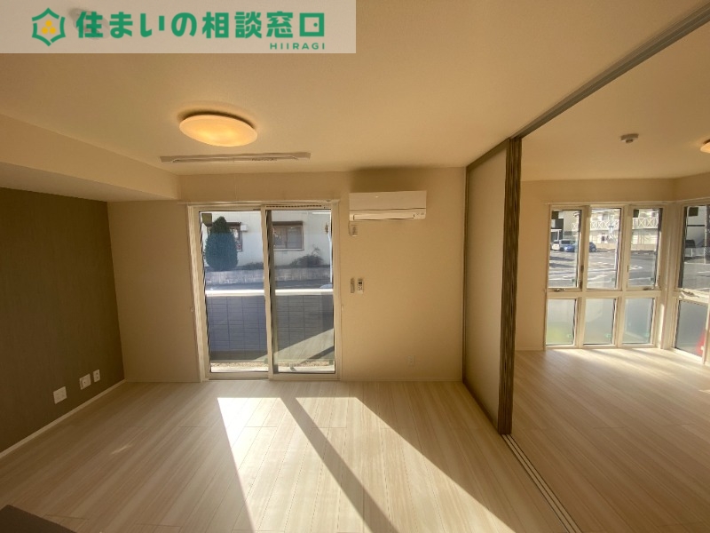 愛知環状鉄道 大門駅 徒歩30分 3階建 築4年の居間写真