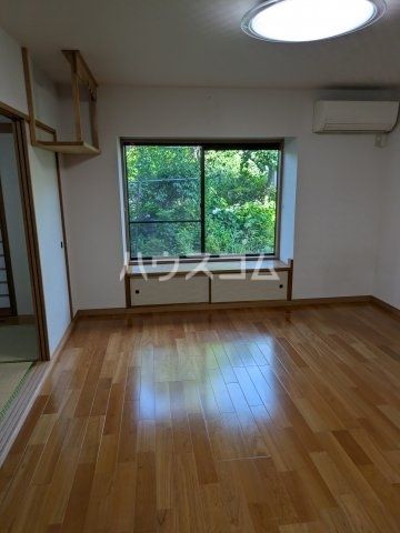 高倉戸建の居間写真