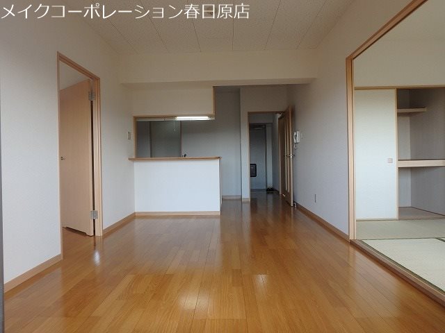 居室・リビング　写真は反転タイプ