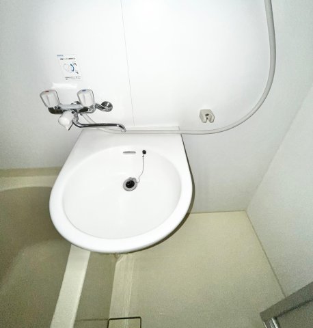 洗面設備　※同号室別部屋参考写真です。