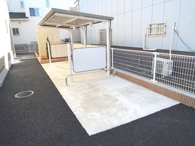 ＪＲ高崎線 上尾駅 バス乗車時間：5分 最寄りバス停で下車 徒歩10分 2階建 築10年の外観写真