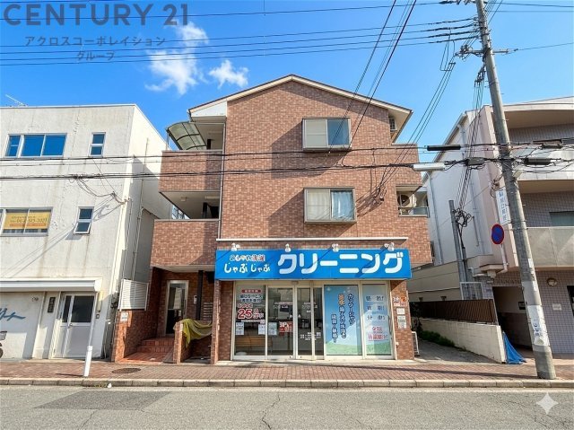 建物外観　オートロックで外部の人間が簡単に出入りできないため安心です。
