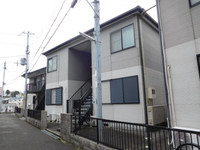 建物外観　こじんまりした建物で快適生活お送り出来ます