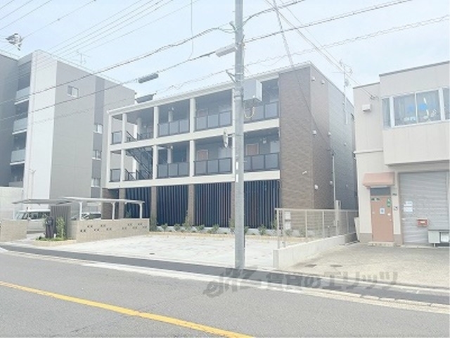 京都市南区吉祥院東前田町のアパートの建物外観