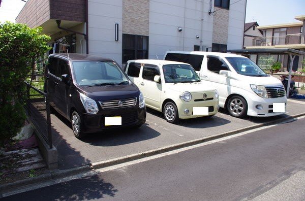 【ビレッジサカエの駐車場】