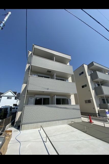 【広島市中区江波本町のアパートの建物外観】