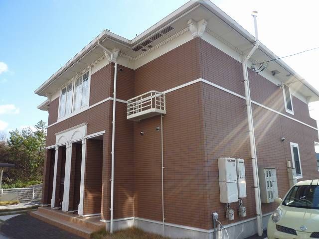 山陽小野田市大字東高泊のアパートの建物外観