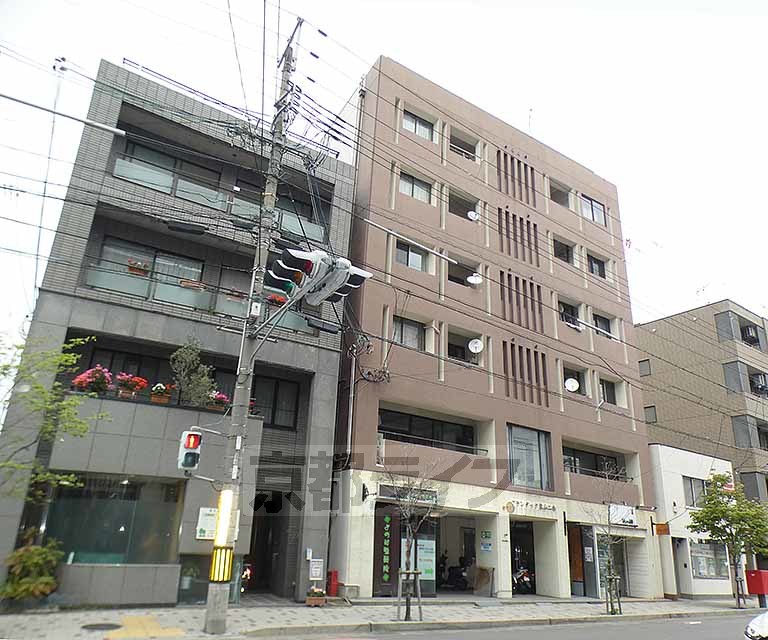 京都市左京区石原町のマンションの建物外観