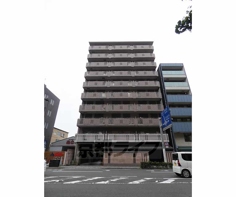 京都市中京区西ノ京南聖町のマンションの建物外観