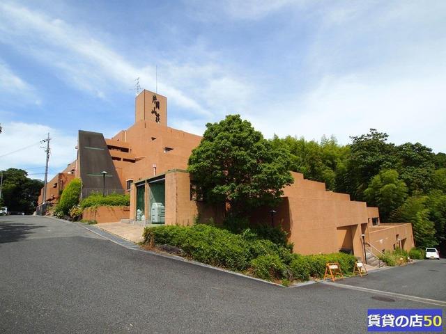 片岡山荘の建物外観