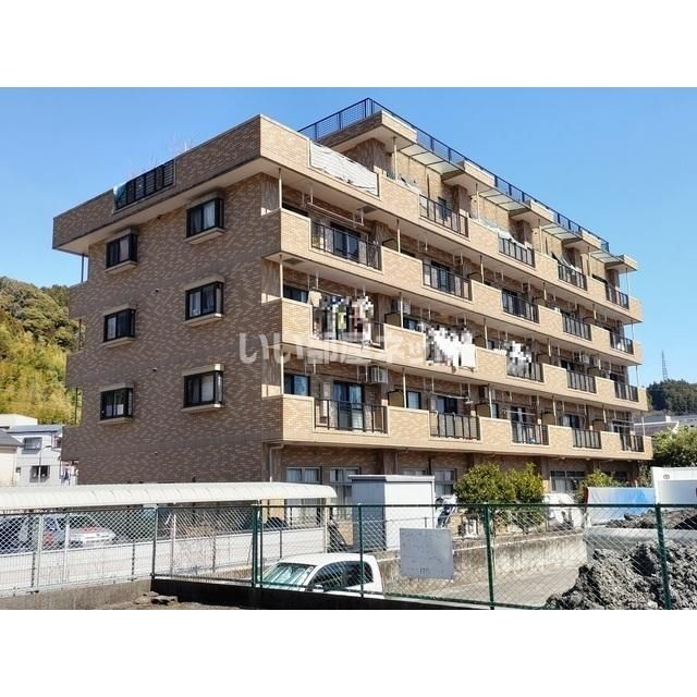 【静岡市葵区羽鳥のマンションの建物外観】