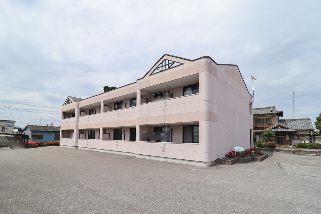 【栃木市都賀町合戦場のアパートの建物外観】