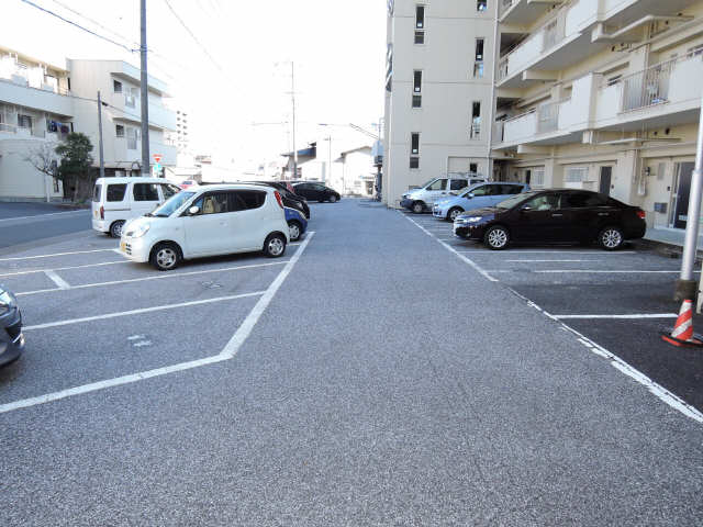 【緑園サンコーポの駐車場】