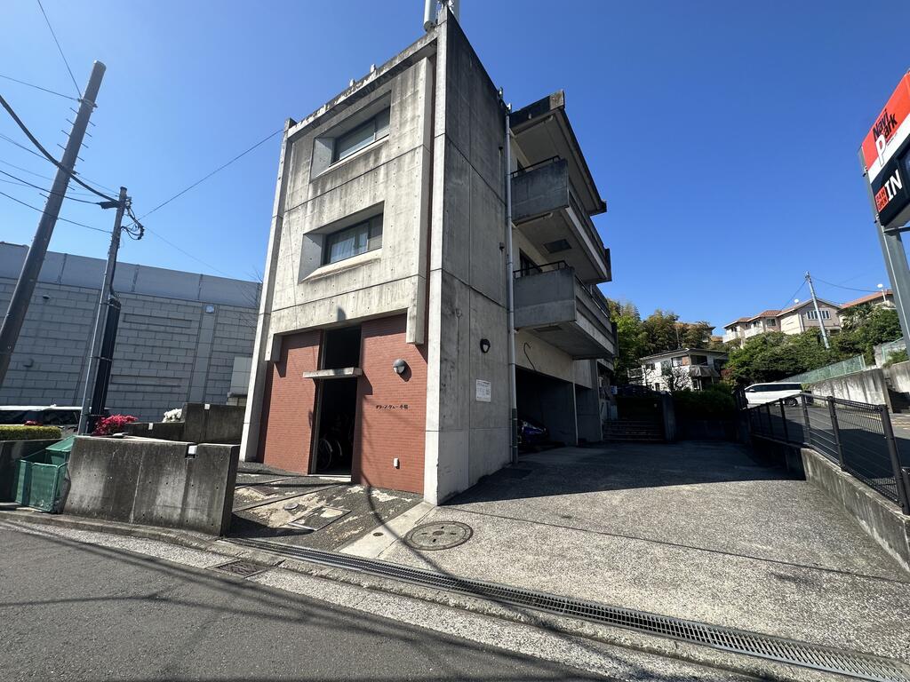 横浜市港北区箕輪町のマンションの建物外観