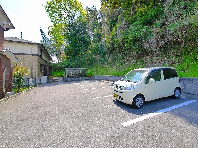 駐車場　駐車場に車を止められます