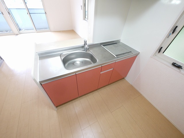 キッチン　コンパクトなキッチンで掃除もラクラク