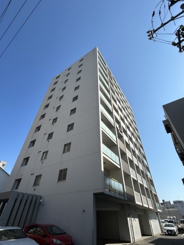 【広島市南区西蟹屋のマンションの建物外観】