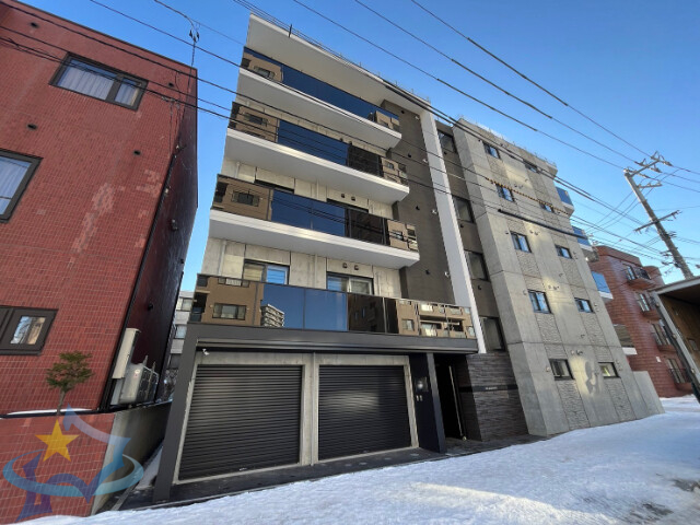 【札幌市中央区北八条西のマンションの建物外観】