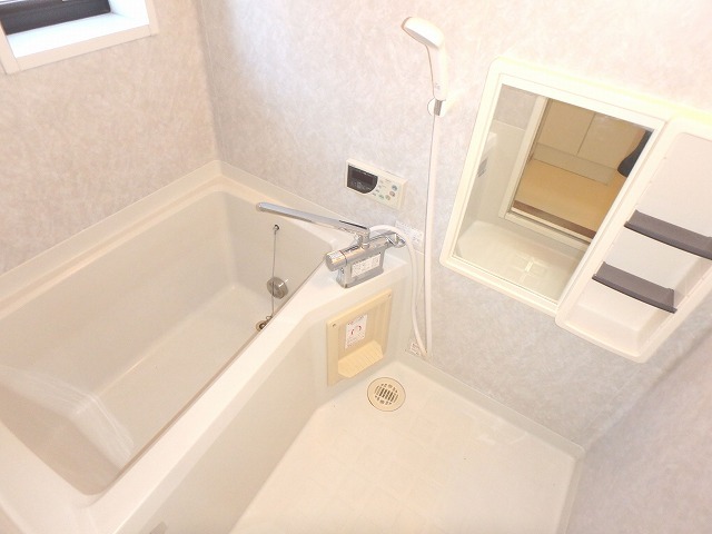 バス・シャワールーム　ゆったりバスルーム！