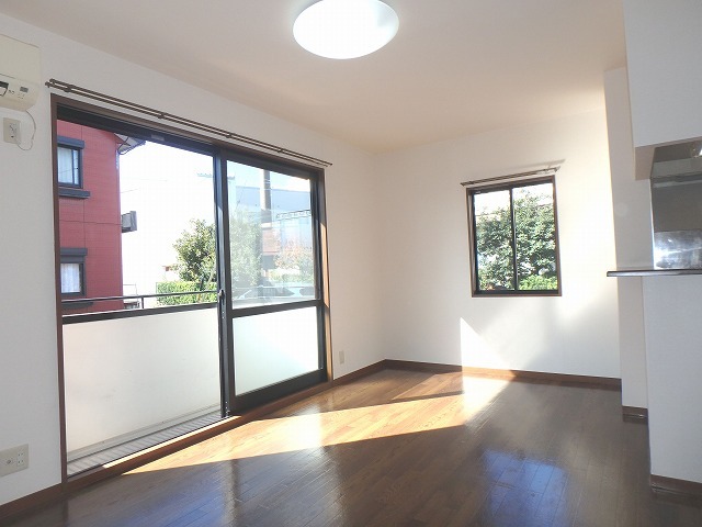 居室・リビング　１２．７帖の広々リビング♪