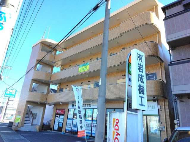 【福山市御幸町大字上岩成のマンションの建物外観】