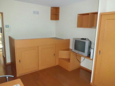 居室・リビング　ベッドの高さは約１メートル。