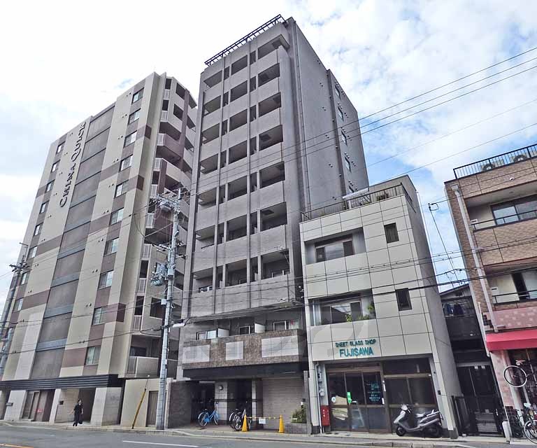 京都市上京区南兼康町のマンションの建物外観