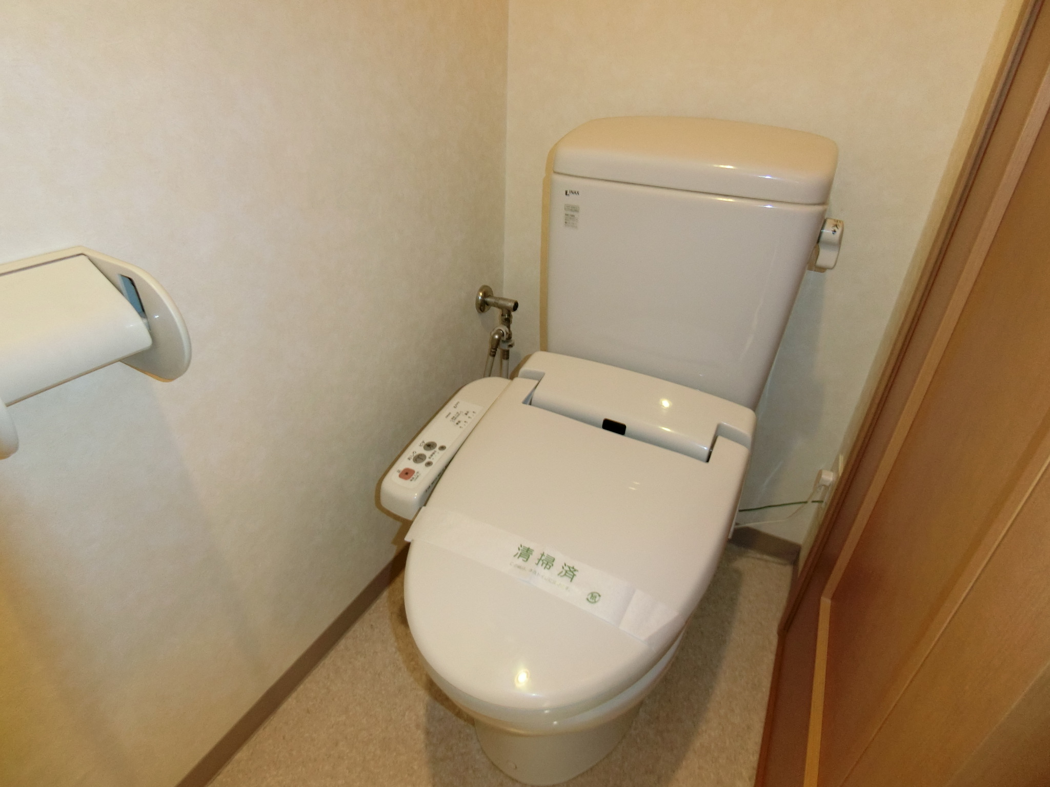 トイレ　温水洗浄機付です☆