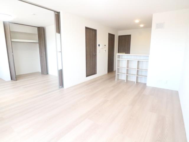 居室・リビング　こちらの居間で趣味の時間をお楽しみください