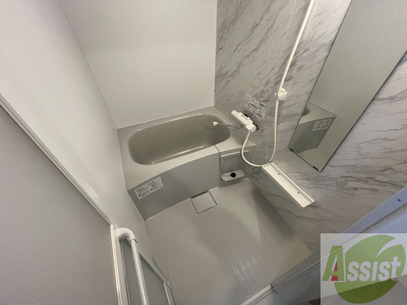 バス・シャワールーム　ユニットバスです。疲れを癒すのに欠かせませんね！