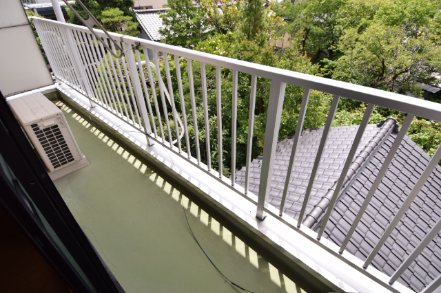 バルコニー　同一物件、別部屋の写真です。