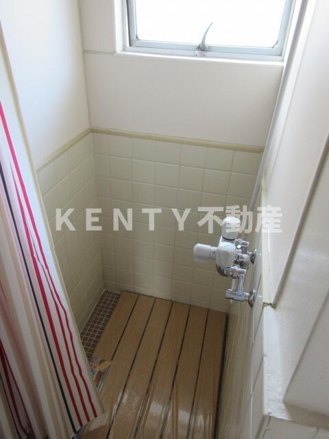 バス・シャワールーム　すっきりとしたシャワールームです