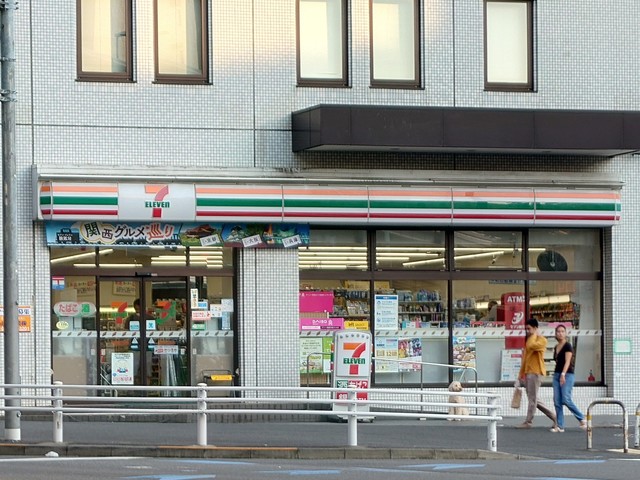 コンビニ　セブンイレブン港区南青山7丁目店（コンビニ）まで327m