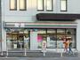 コンビニ　セブンイレブン港区南青山7丁目店（コンビニ）まで327m