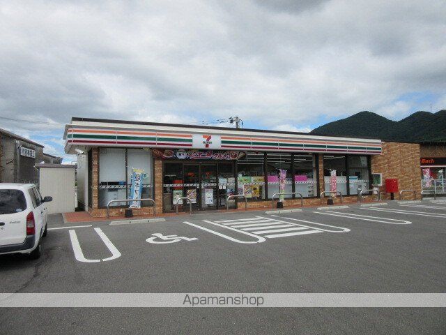 コンビニ　セブンイレブン八代上片町店（コンビニ）まで700m