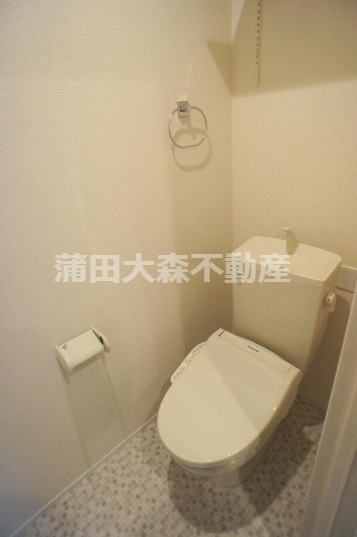 トイレ　温水洗浄便座付きのトイレ