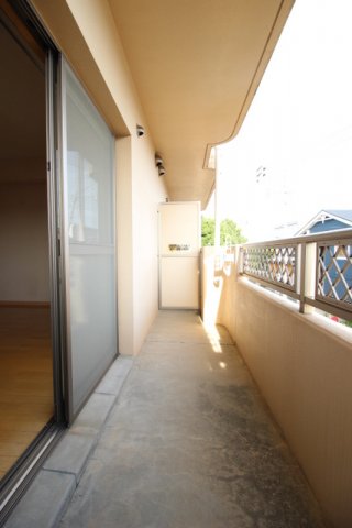 バルコニー　陽当たり良好なバルコニーです