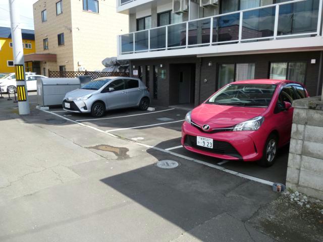 駐車場　駐車場