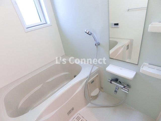 バス・シャワールーム　追焚き、浴室乾燥付きのお風呂。