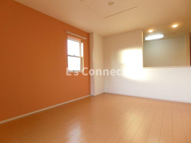 居室・リビング　角部屋で２面に窓があります。