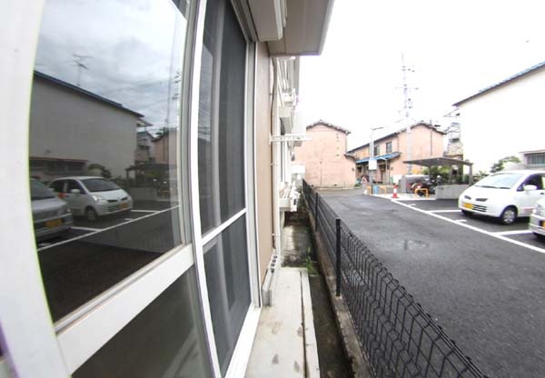 バルコニー　バルコニーからの眺めを楽しみながら食事をしませんか