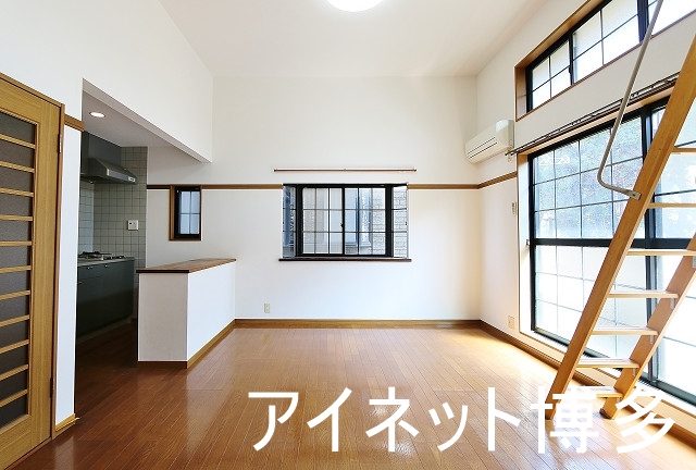 居室・リビング　広さのある人気のロフト付物件です