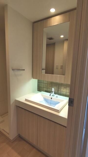 洗面設備　スペースが確保できる洗面所です