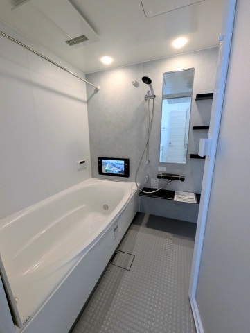 バス・シャワールーム　浴室TVに追炊きと乾燥機付きの大きな一坪風呂
