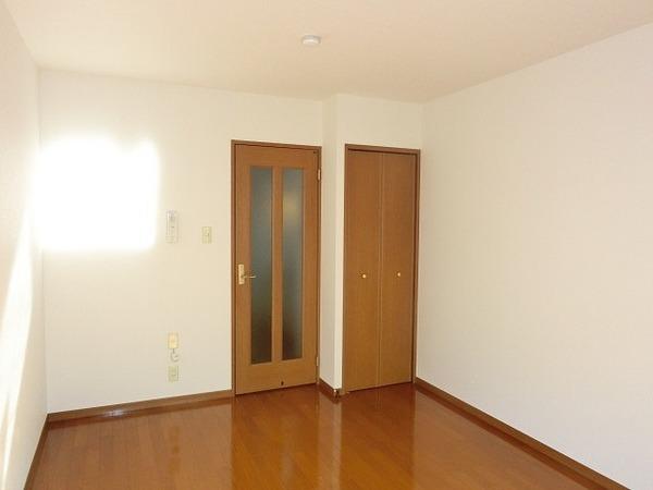 居室・リビング　広々とした洋室！