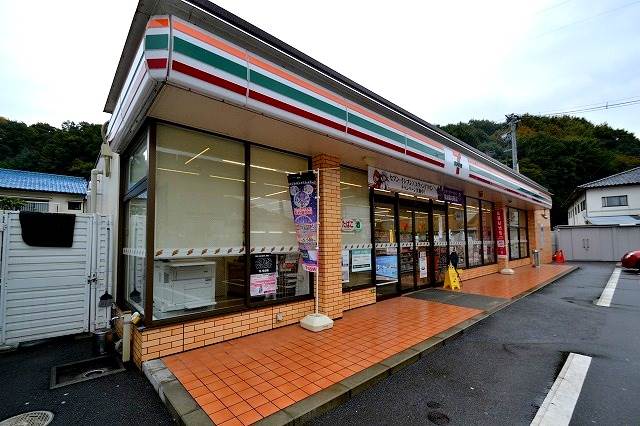 コンビニ　セブンイレブン広島安東店（コンビニ）まで871m