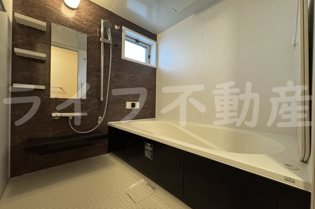 バス・シャワールーム　落ち着いた空間のお風呂です