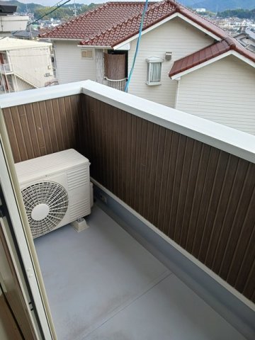 バルコニー　暖かな日差しのふりそそぐバルコニー