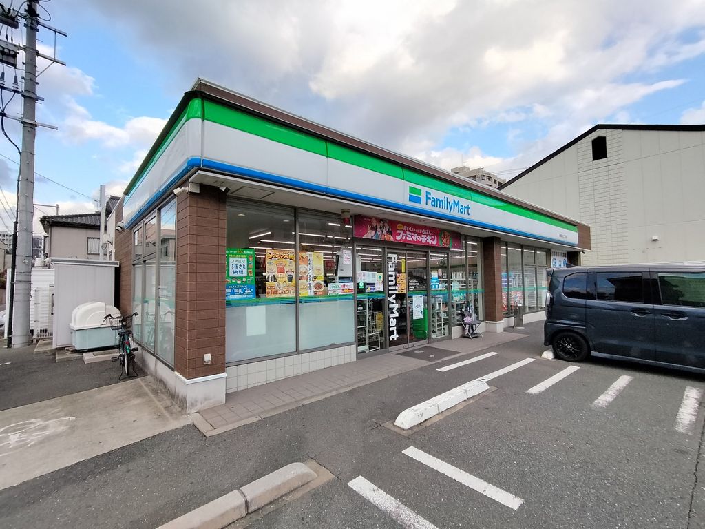 コンビニ　ファミリーマート 戸畑沖台二丁目店（コンビニ）まで370m