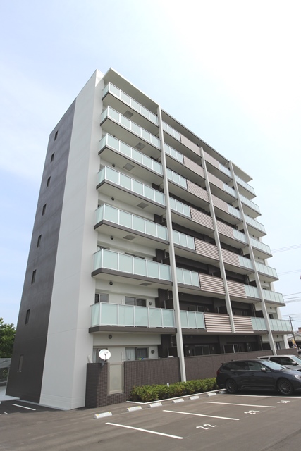 建物外観　落ち着いた雰囲気の外観です